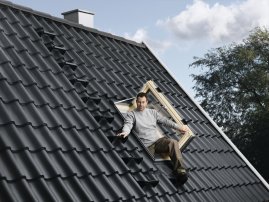 Мансардное окно Velux GXL 3070 для выхода на кровлю
